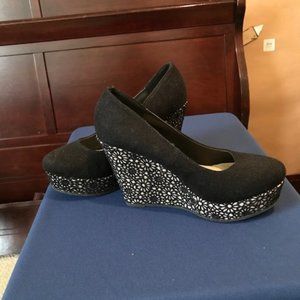 Heart in D wedge shoe